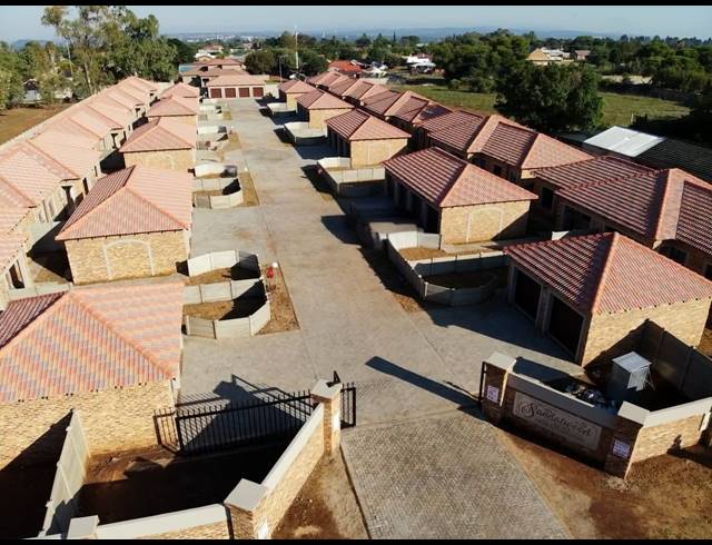 3 BEDROOM TOWNHOUSE FOR SALE IN RIVERSDALE